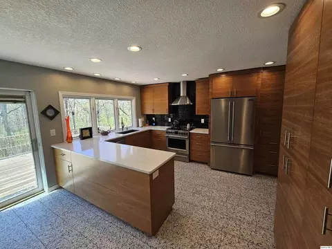Kitchen - 20 Boca Dr, Hannibal, MO 63401 photo 3 of 5