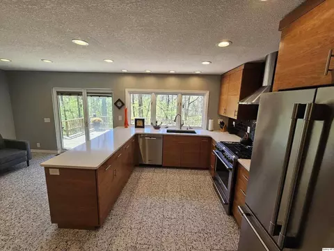 Kitchen - 20 Boca Dr, Hannibal, MO 63401 photo 4 of 5
