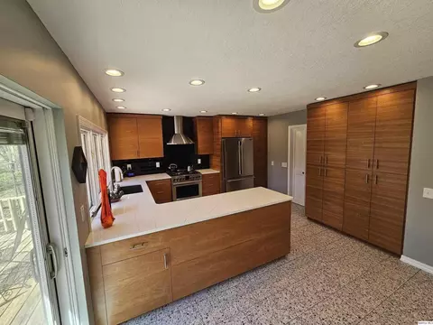 Kitchen - 20 Boca Dr, Hannibal, MO 63401 photo 2 of 5