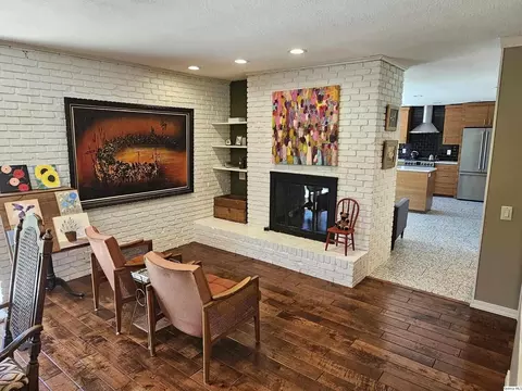 Living - 20 Boca Dr, Hannibal, MO 63401 photo 2 of 3