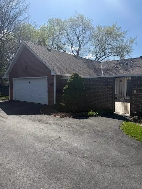 3 Calchester On Auburn Rd, Rolling Meadows, IL 60008