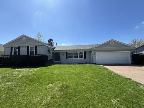 2714 Harmony Dr, Bettendorf, IA 52722