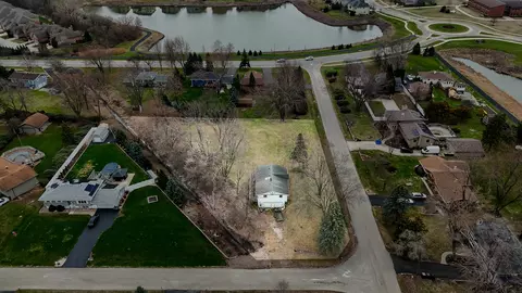 10135 Sunridge Dr, Naperville, IL 60564