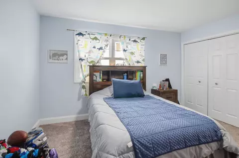 Bedroom - 8218 Daniel Dr, Justice, IL 60458 photo 2 of 7