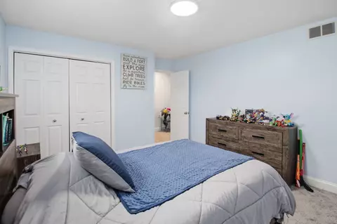 Bedroom - 8218 Daniel Dr, Justice, IL 60458 photo 3 of 7
