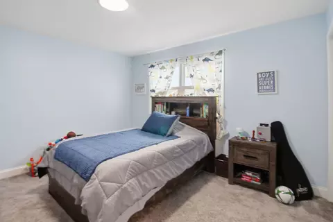 Bedroom - 8218 Daniel Dr, Justice, IL 60458 photo 1 of 7