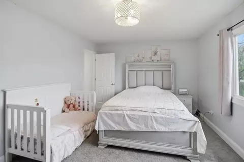 Bedroom - 8218 Daniel Dr, Justice, IL 60458 photo 4 of 7
