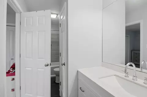 Bath - 8218 Daniel Dr, Justice, IL 60458 photo 6 of 6