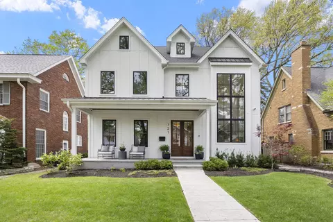 121 N Julian St, Naperville, IL 60540