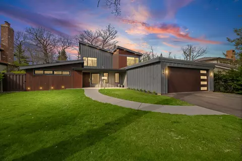 344 E Witchwood Ln, Lake Bluff, IL 60044