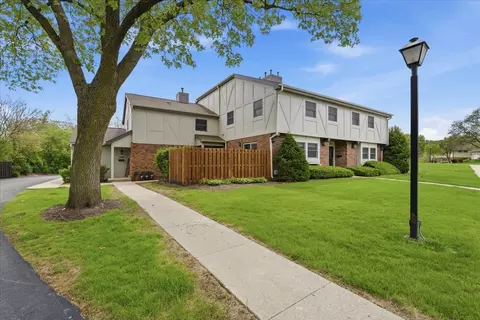 842 Bristol Dr #842, Barrington, IL 60010