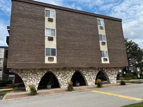 1301 S Finley Rd #414, Lombard, IL 60148