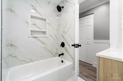 Bath - 11630 S May St, Chicago, IL 60643 photo 2 of 4
