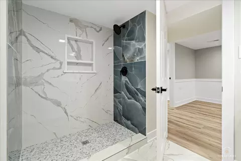 Bath - 11630 S May St, Chicago, IL 60643 photo 4 of 4