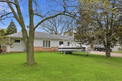 1000 N Bluebonnet Ln, Hoffman Estates, IL 60169