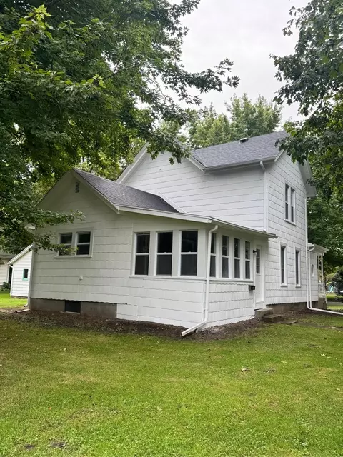 Exterior - 410 3rd St, Mendota, IL 61342 photo 2 of 4