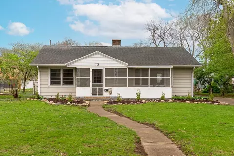 708 Market St, Henry, IL 61537