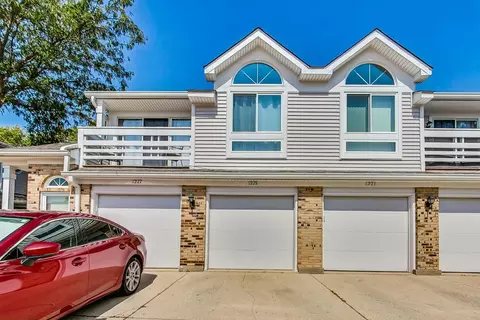 1275 Ranchview Ct, Buffalo Grove, IL 60089