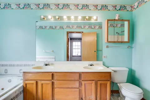 Bath - 16456 Winding Creek Rd, Plainfield, IL 60586 photo 2 of 2