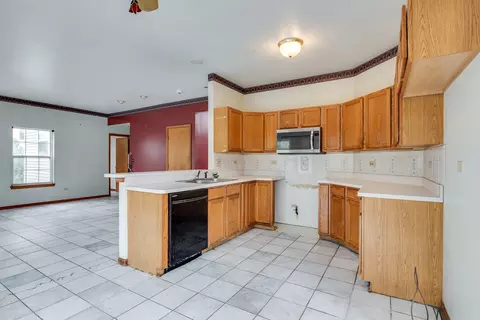 Kitchen - 16456 Winding Creek Rd, Plainfield, IL 60586 photo 2 of 2