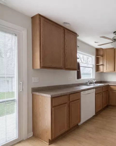 Kitchen - 3935 Arthur Terrace Ct, Markham, IL 60428 photo 2 of 3