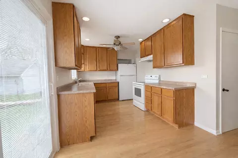 Kitchen - 3935 Arthur Terrace Ct, Markham, IL 60428 photo 1 of 3