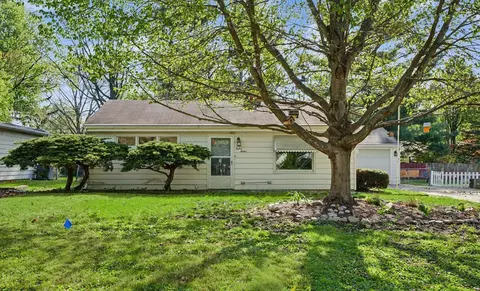 1212 Cambridge Dr, Champaign, IL 61821