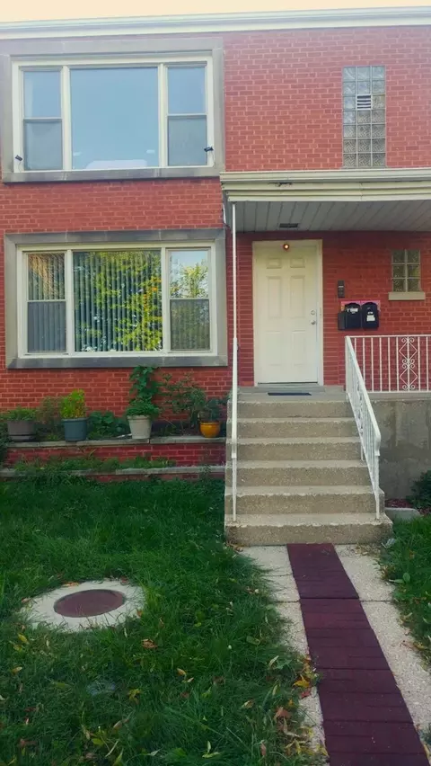 6104 N Oakley Ave, Chicago, IL 60659