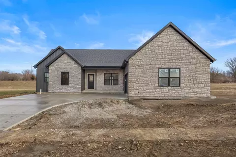 702 N Beacon Hill Cir, Urbana, IL 61802