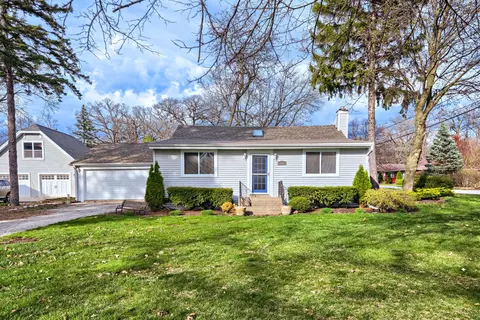 250 Beauteau St, Lake Zurich, IL 60047
