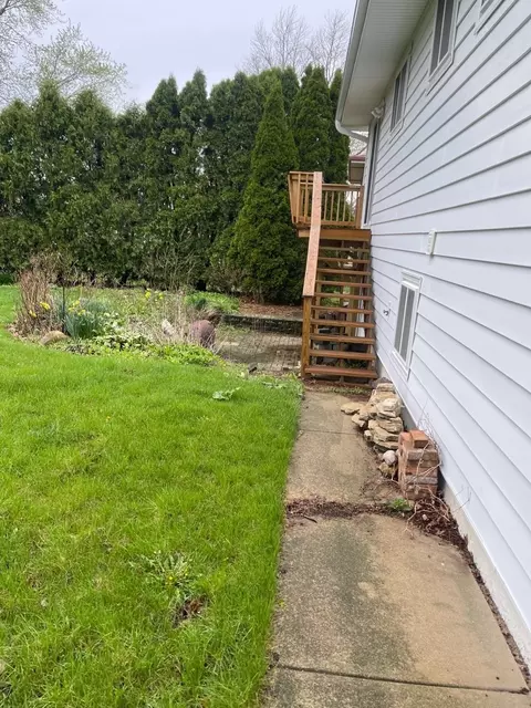 Exterior - 615 E Turner Ave, Roselle, IL 60172 photo 6 of 6