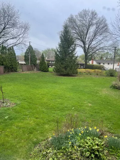Exterior - 615 E Turner Ave, Roselle, IL 60172 photo 4 of 6