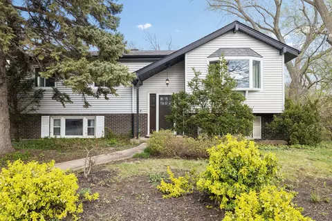 933 S Iowa Ave, Addison, IL 60101