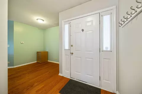 Entry Way - 2067 Peach Tree Ln, Algonquin, IL 60102 photo 2 of 2