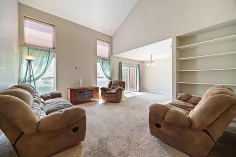 Living - 2067 Peach Tree Ln, Algonquin, IL 60102 photo 1 of 3