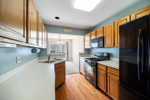 Kitchen - 2067 Peach Tree Ln, Algonquin, IL 60102 photo 2 of 2