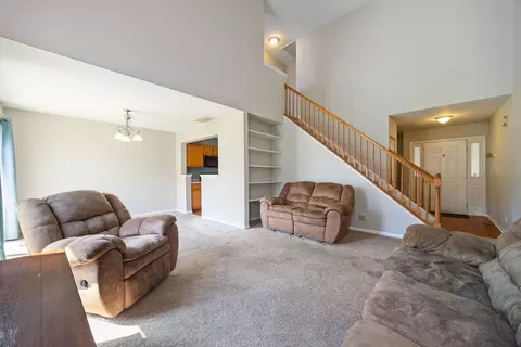 Living - 2067 Peach Tree Ln, Algonquin, IL 60102 photo 2 of 3