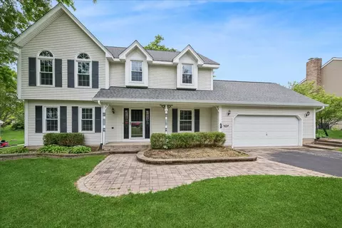 1335 Gaslight Dr, Algonquin, IL 60102