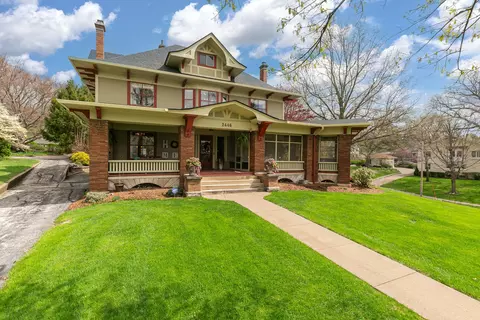 2446 E River Dr, Davenport, IA 52803