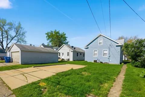 Exterior - 1908 24th St, Moline, IL 61265 photo 3 of 5