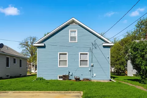 Exterior - 1908 24th St, Moline, IL 61265 photo 4 of 5