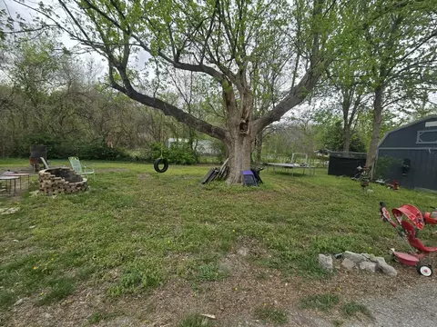 Exterior - 208 W Bryan St, Herrin, IL 62948 photo 10 of 10