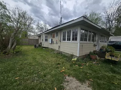 Exterior - 208 W Bryan St, Herrin, IL 62948 photo 5 of 10