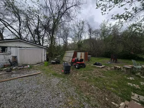 Exterior - 208 W Bryan St, Herrin, IL 62948 photo 8 of 10