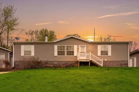 22816 243rd St, Eldridge, IA 52748