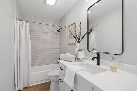 Bath - 21069 W Hazelnut Ln, Plainfield, IL 60544 photo 3 of 3