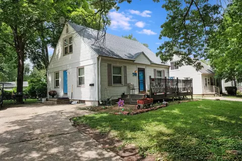 218 Arcadia Dr, Champaign, IL 61820