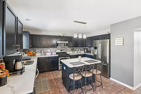 Kitchen - 2707 Cedar Breaks Ct, Plainfield, IL 60586 photo 2 of 5