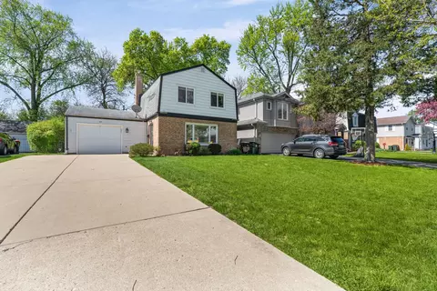 627 E Davis St, Arlington Heights, IL 60005