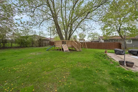 Exterior - 575 Jamison Ln, Hoffman Estates, IL 60169 photo 5 of 8